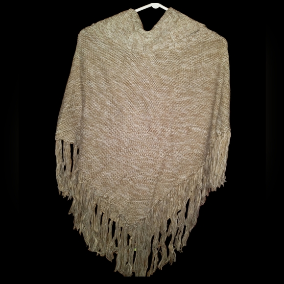 ❤️ Guilty Poncho Medium - Picture 2 of 5